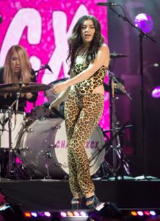 Charli XCX feet photo thumbnail