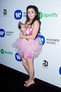 Charli XCX feet photo thumbnail