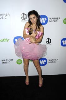 Charli XCX feet photo thumbnail