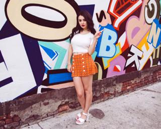 Charli XCX feet photo thumbnail