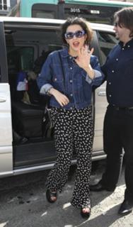 Charli XCX feet photo thumbnail