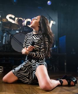 Charli XCX feet photo thumbnail