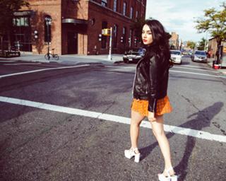 Charli XCX feet photo thumbnail