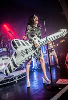 Charli XCX feet photo thumbnail