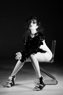 Charli XCX feet photo thumbnail
