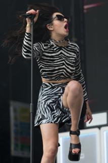 Charli XCX feet photo thumbnail