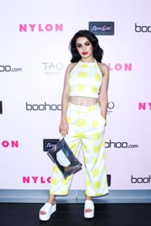Charli XCX feet photo thumbnail