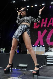 Charli XCX feet photo thumbnail