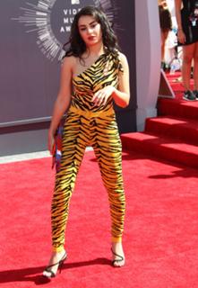 Charli XCX feet photo thumbnail