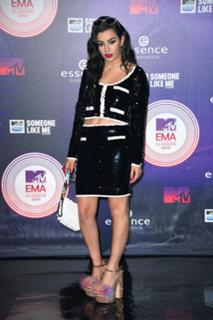 Charli XCX feet photo thumbnail