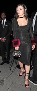 Charli XCX feet photo thumbnail