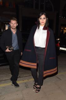 Charli XCX feet photo thumbnail