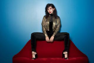 Charli XCX feet photo thumbnail