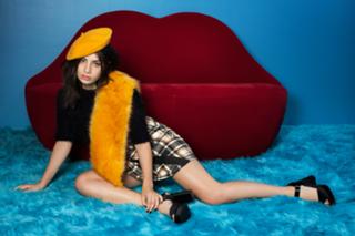 Charli XCX feet photo thumbnail