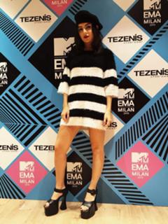 Charli XCX feet photo thumbnail