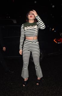 Charli XCX feet photo thumbnail