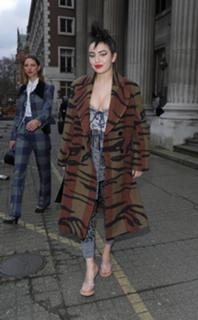 Charli XCX feet photo thumbnail