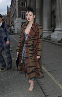 Charli XCX feet photo thumbnail