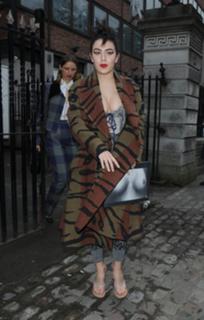 Charli XCX feet photo thumbnail