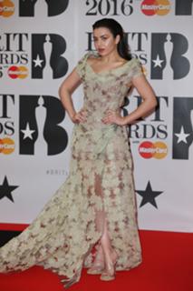 Charli XCX feet photo thumbnail
