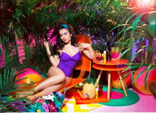 Charli XCX feet photo thumbnail
