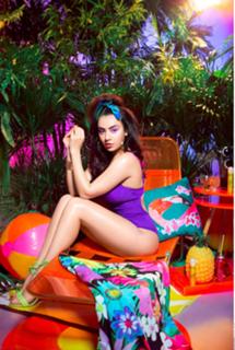 Charli XCX feet photo thumbnail