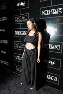 Charli XCX feet photo thumbnail