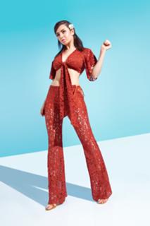 Charli XCX feet photo thumbnail