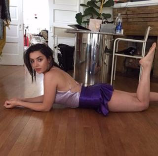 Charli XCX feet photo thumbnail