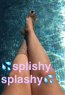 Charli XCX feet photo thumbnail