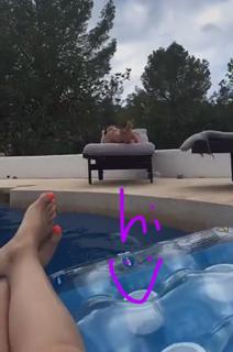 Charli XCX feet photo thumbnail