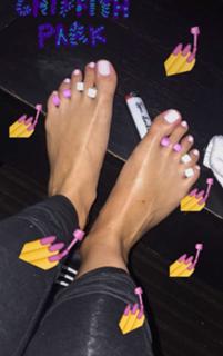 Charli XCX feet photo thumbnail