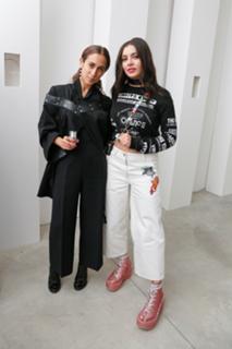 Charli XCX feet photo thumbnail