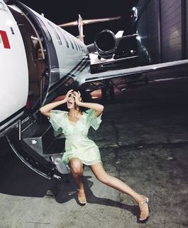 Charli XCX feet photo thumbnail
