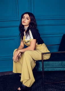 Charli XCX feet photo thumbnail
