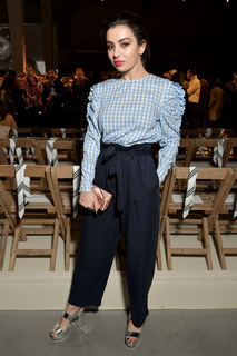 Charli XCX feet photo thumbnail