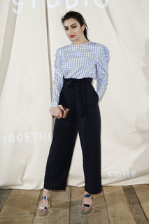 Charli XCX feet photo thumbnail