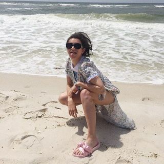 Charli XCX feet photo thumbnail