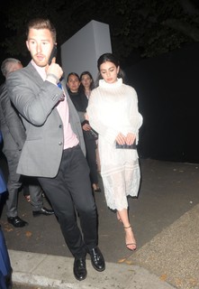 Charli XCX feet photo thumbnail