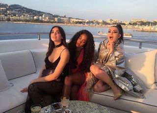 Charli XCX feet photo thumbnail