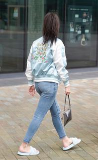 Charli XCX feet photo thumbnail