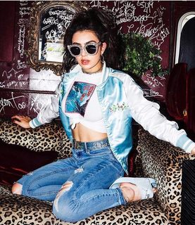 Charli XCX feet photo thumbnail