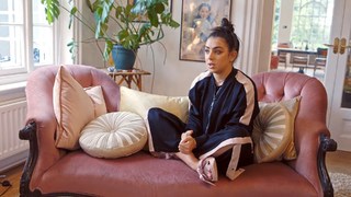 Charli XCX feet photo thumbnail