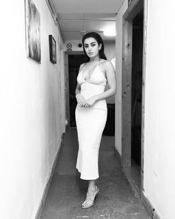 Charli XCX feet photo thumbnail