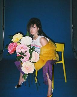 Charli XCX feet photo thumbnail