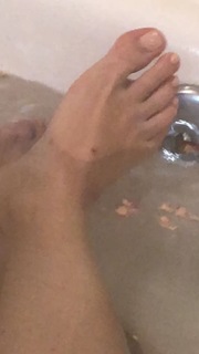 Charli XCX feet photo thumbnail