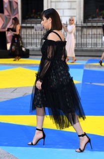 Charli XCX feet photo thumbnail