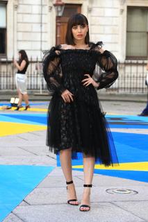 Charli XCX feet photo thumbnail