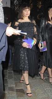 Charli XCX feet photo thumbnail