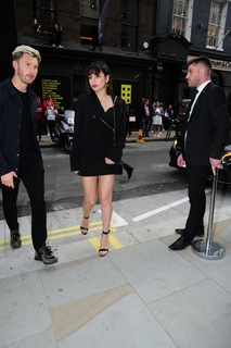 Charli XCX feet photo thumbnail